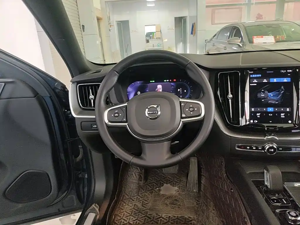 Volvo XC60 2024 — фото 11