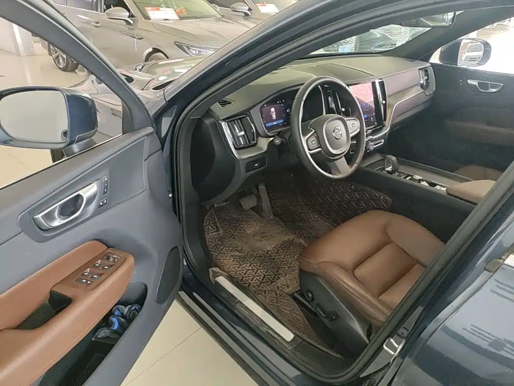 Volvo XC60 2024 — фото 16