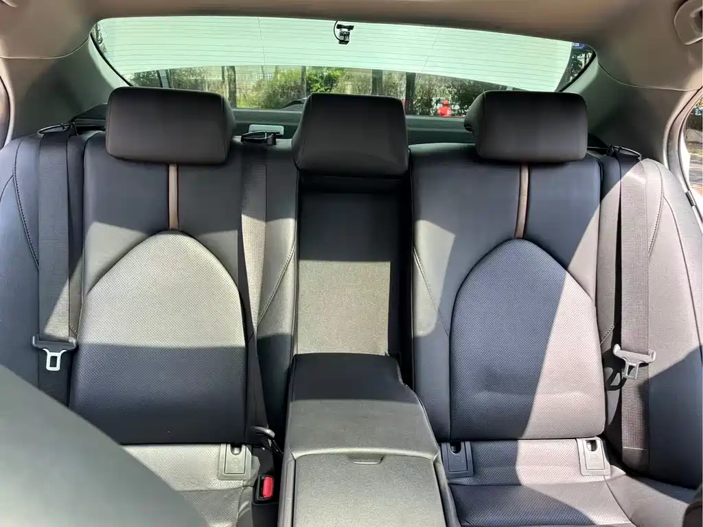 Toyota Camry 2019 — фото 26