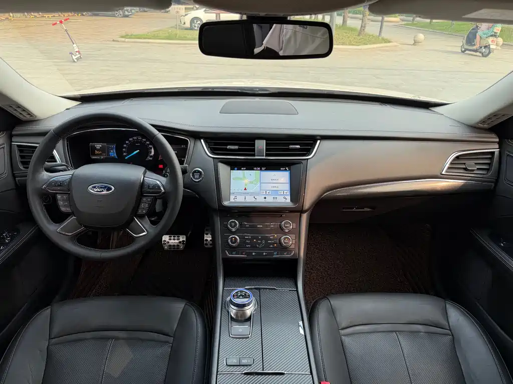 Ford Taurus 2017 — фото 13
