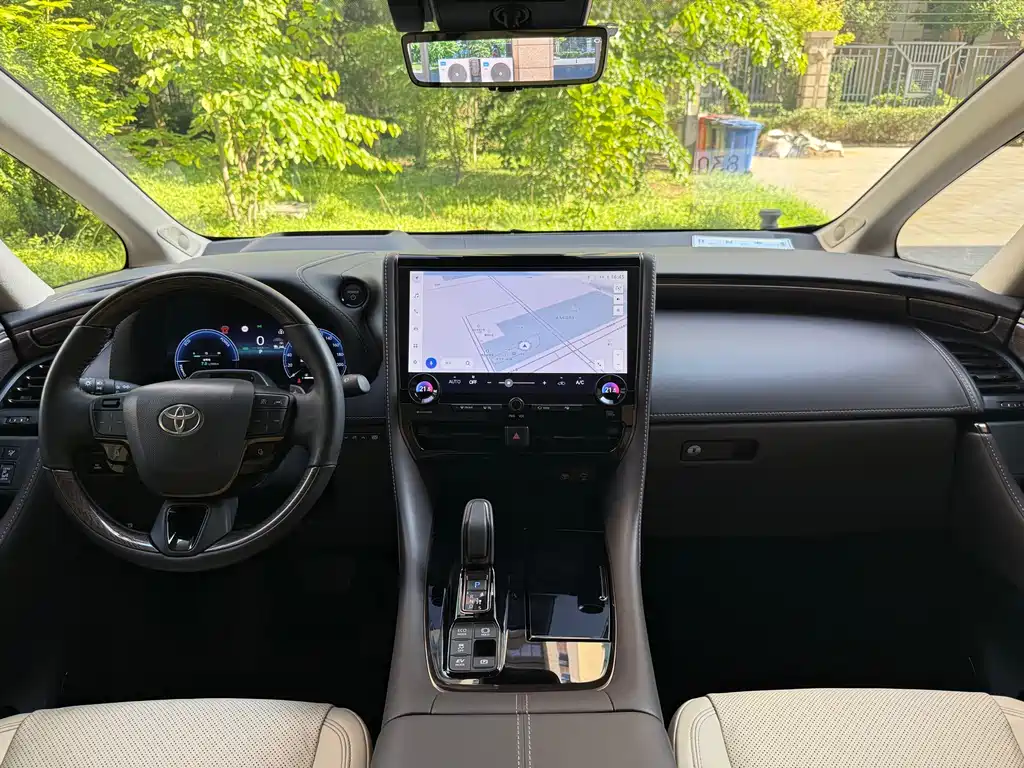 Toyota Alphard 2024 — фото 12