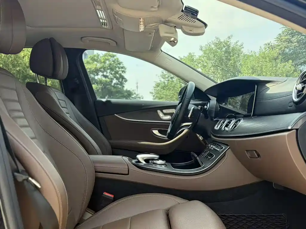 Mercedes-Benz E-Class 2018 — фото 11