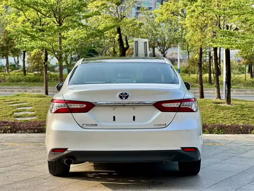 Toyota Camry 2021 — фото 8