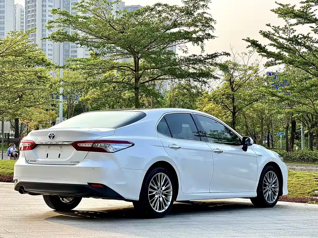 Toyota Camry 2021 — фото 9
