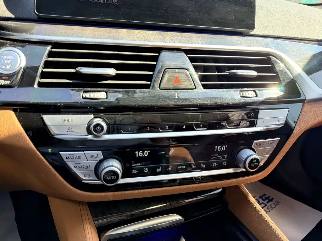 BMW 5 Series 2020 — фото 14