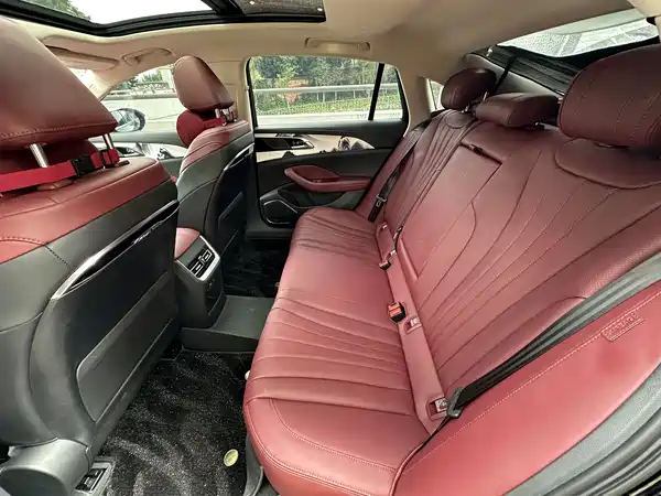 Hongqi H5 2025