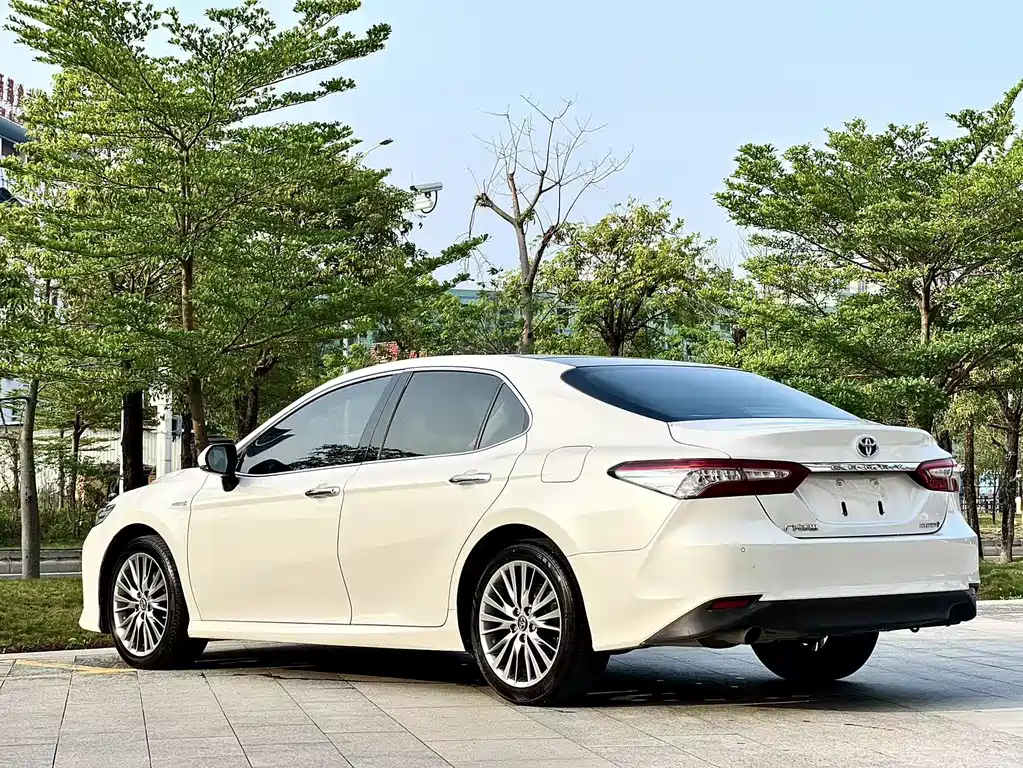 Toyota Camry 2021 — фото 7