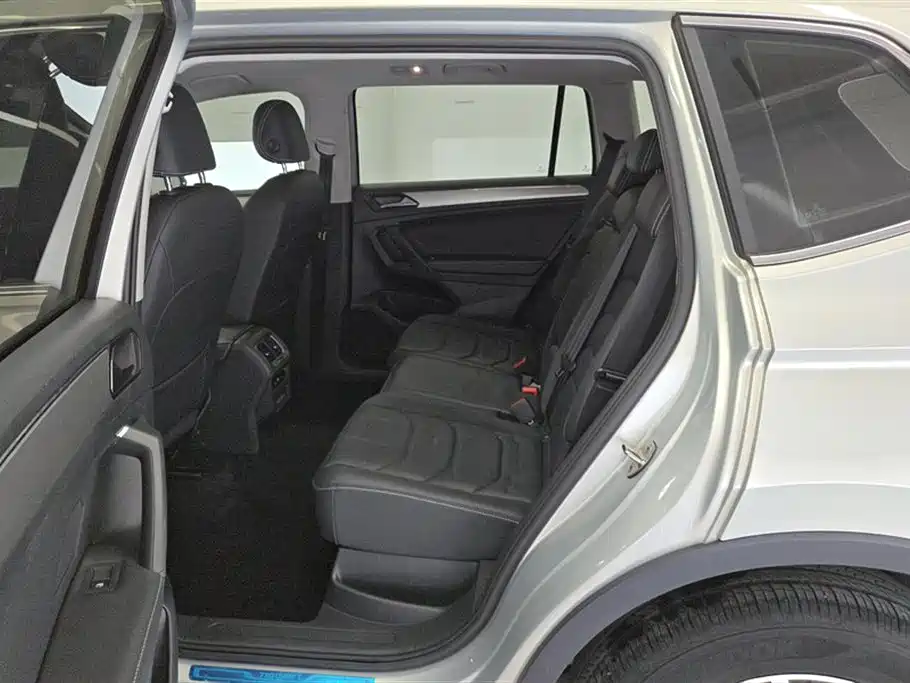 Volkswagen Tiguan L 2018 — фото 11