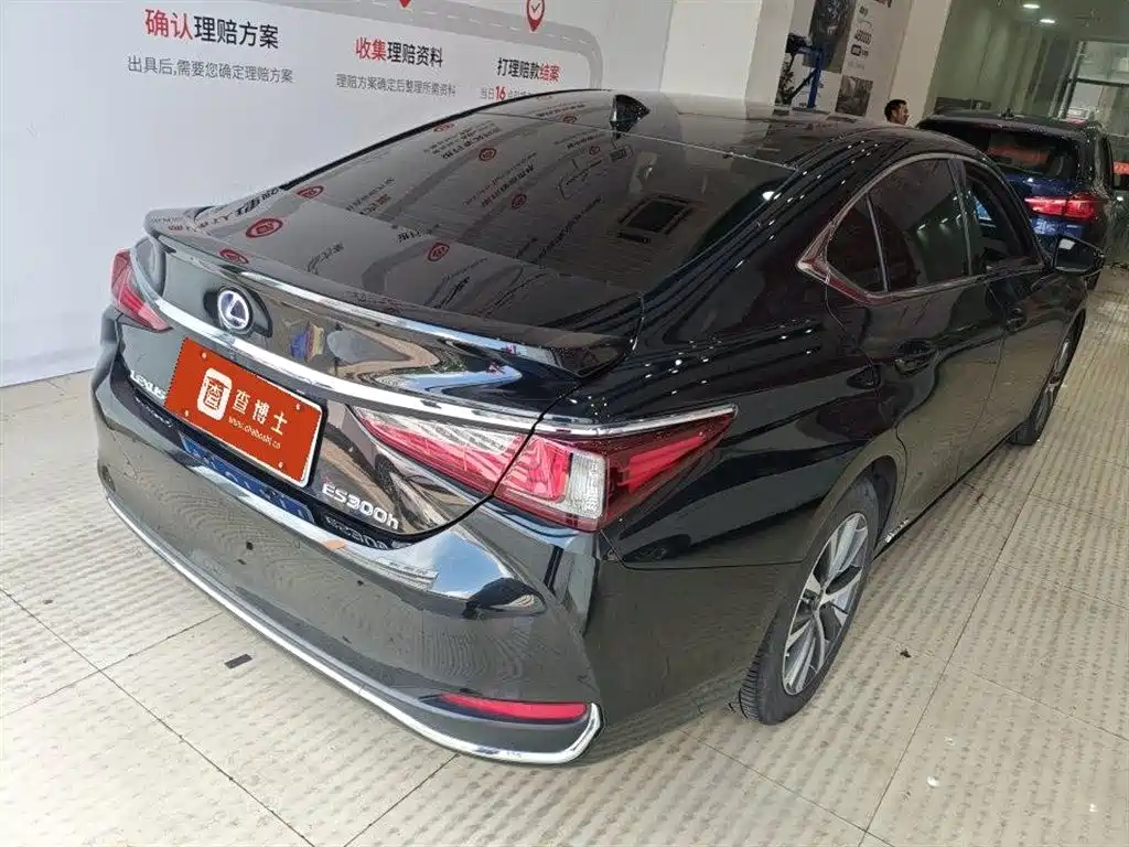 Lexus ES 2019 — фото 13