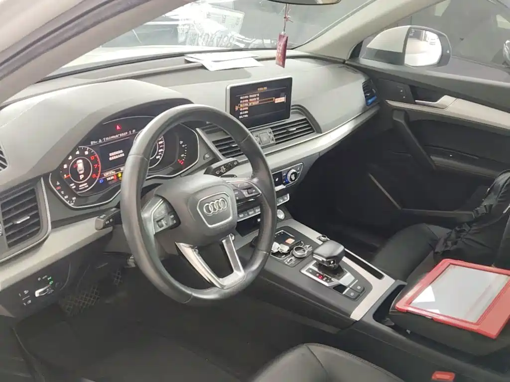 Audi Q5L 2018 — фото 10