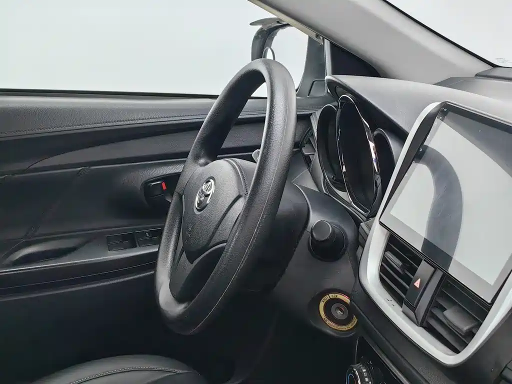 Toyota Yaris L 2016 — фото 22