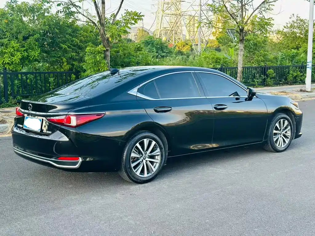 Lexus ES 2020 — фото 3