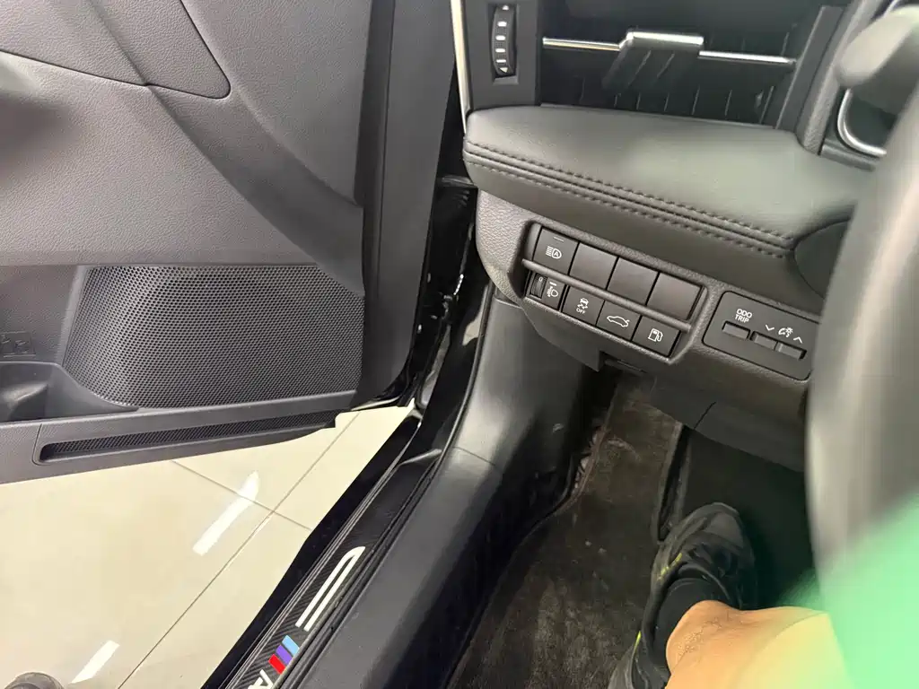 Toyota Avalon 2022 — фото 16