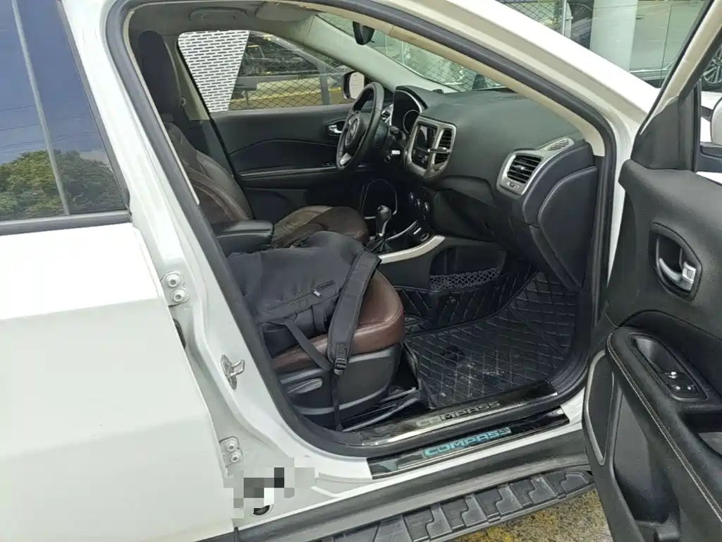 Jeep Compass 2017 — фото 20