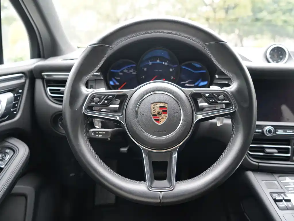 Porsche Macan 2019 — фото 14