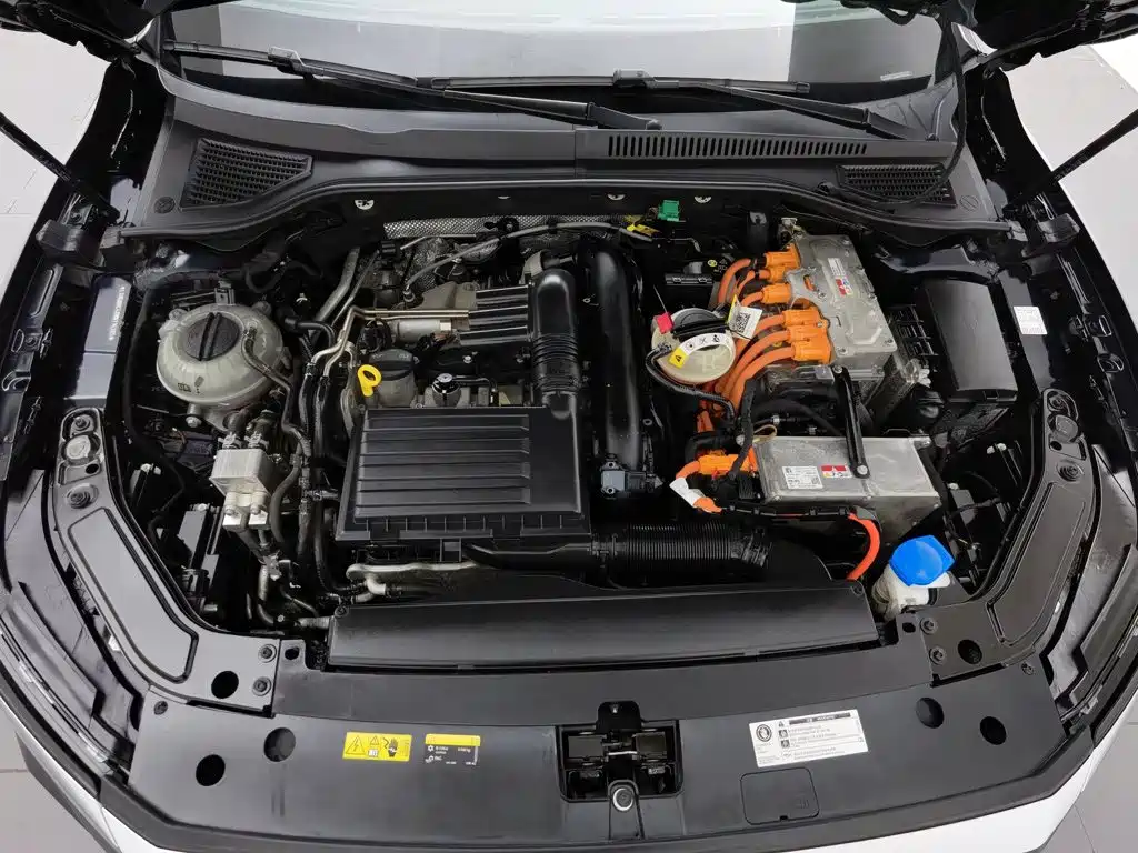 Volkswagen Passat Plug-In Hybrid 2023 — фото 6