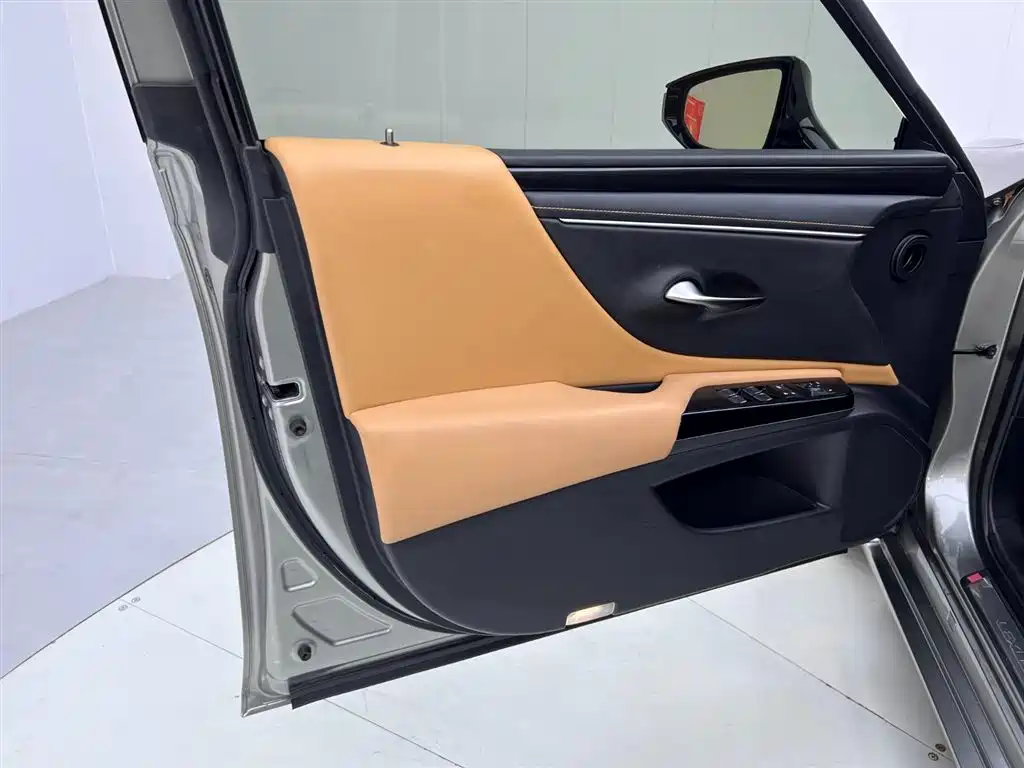 Lexus ES 2022 — фото 18