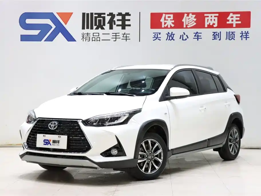 Toyota Yaris L 2023 — фото 1