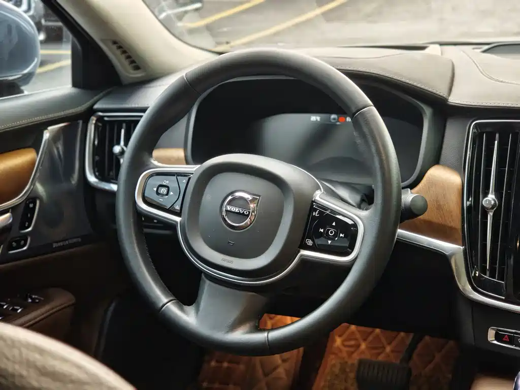 Volvo S90 PHEV 2018 — фото 11
