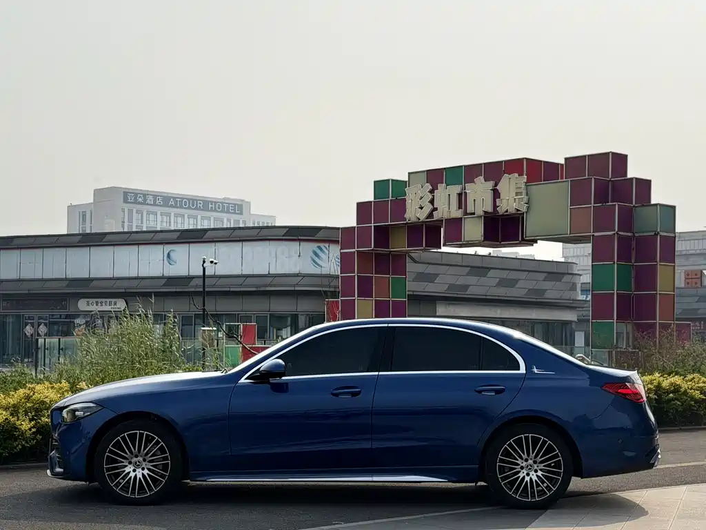 Mercedes-Benz C-Class 2024