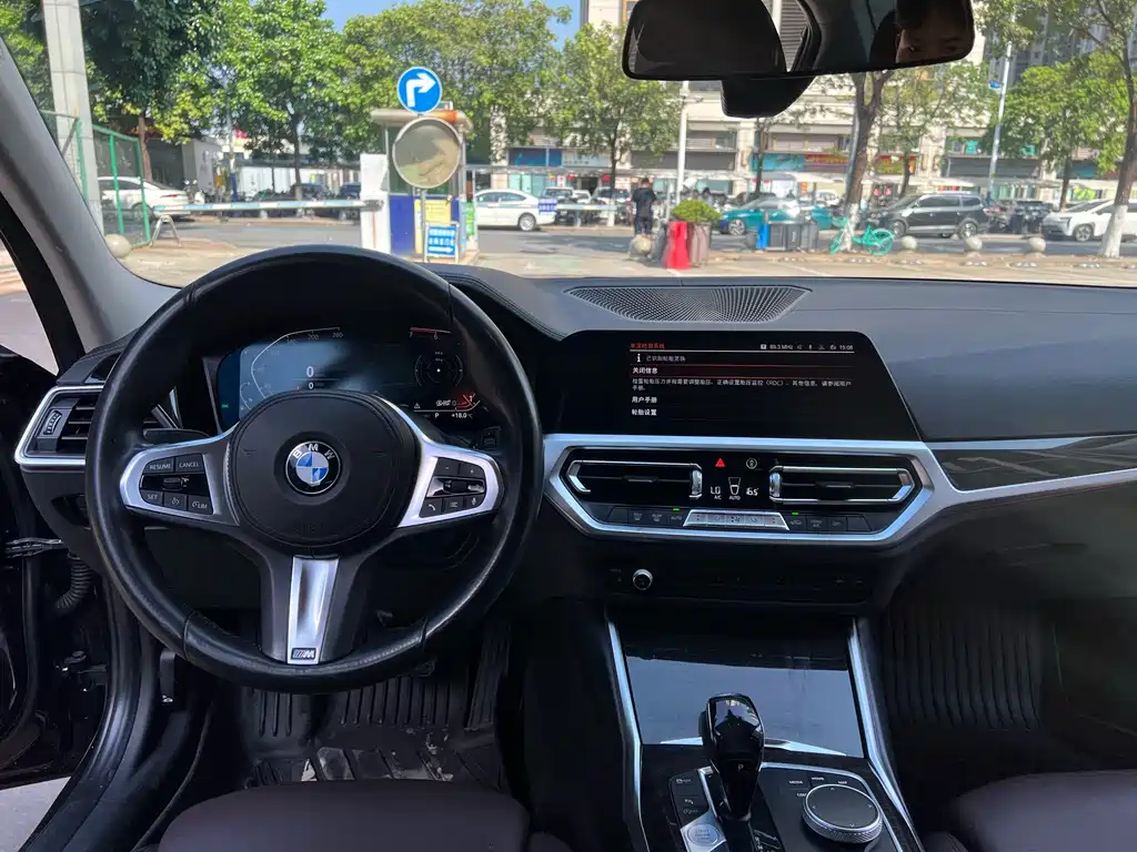 BMW 3 Series 2019 — фото 16