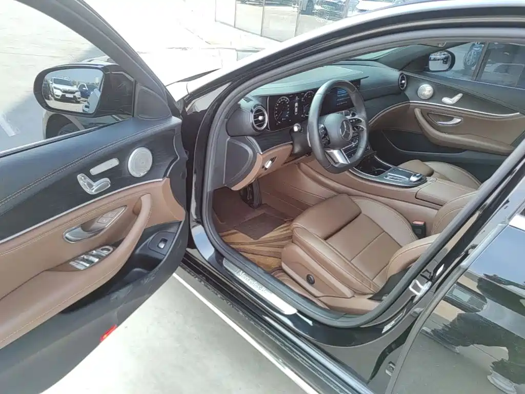 Mercedes-Benz E-Class 2023 — фото 16