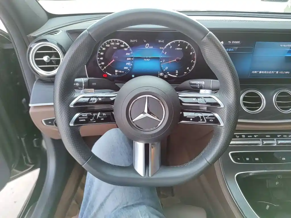 Mercedes-Benz E-Class 2023 — фото 11