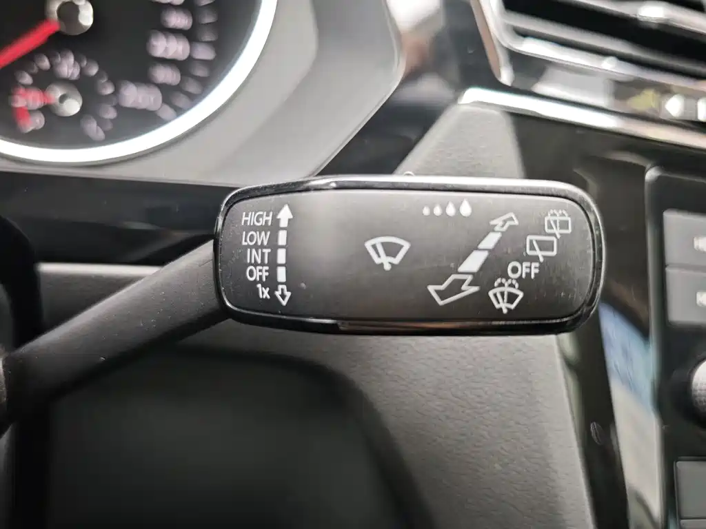 Volkswagen Tiguan L Plug-In Hybrid 2019 — фото 13