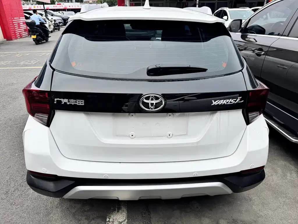 Toyota Yaris L 2022 — фото 7
