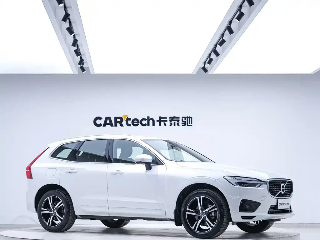 Volvo XC60 2019 — фото 6