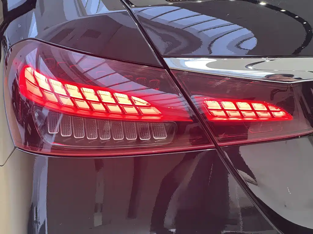 Mercedes-Benz E-Class 2022 — фото 22