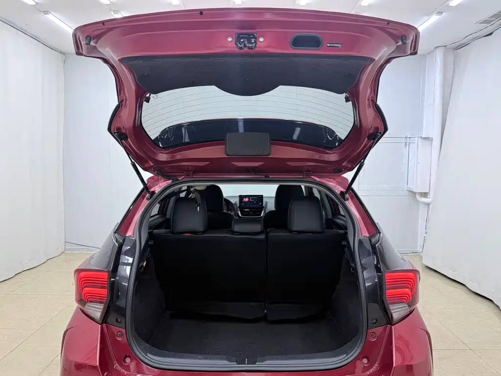 Toyota Yaris L 2022 — фото 19
