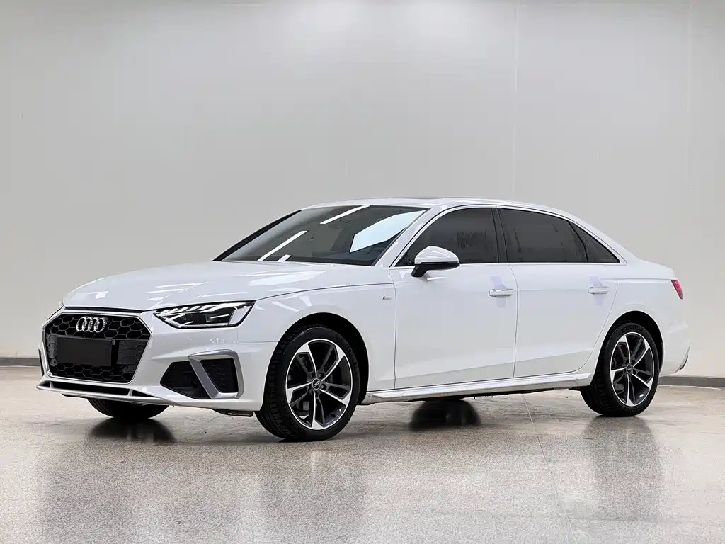 Audi A4L 2022 — фото 1