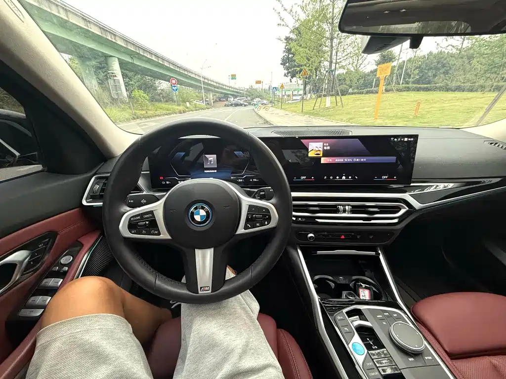 BMW i3 2024 — фото 8