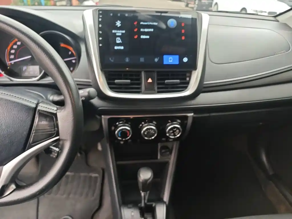 Toyota Yaris L 2023 — фото 13