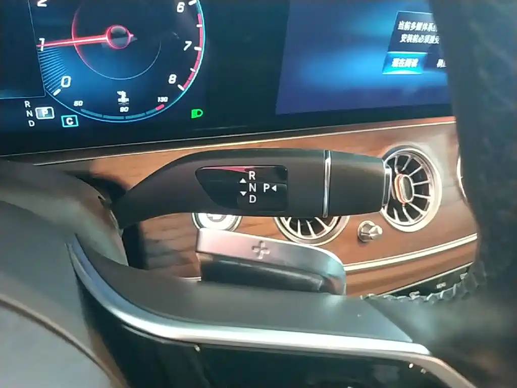 Mercedes-Benz E-Class 2022 — фото 14