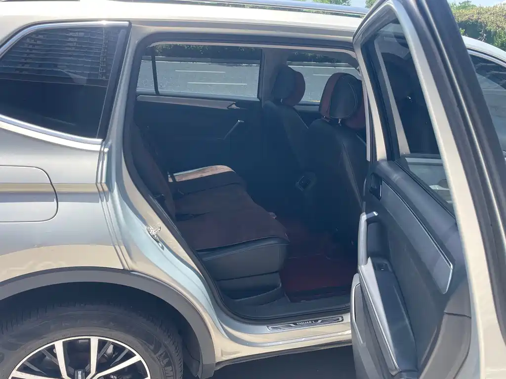 Volkswagen Tiguan L 2017 — фото 15