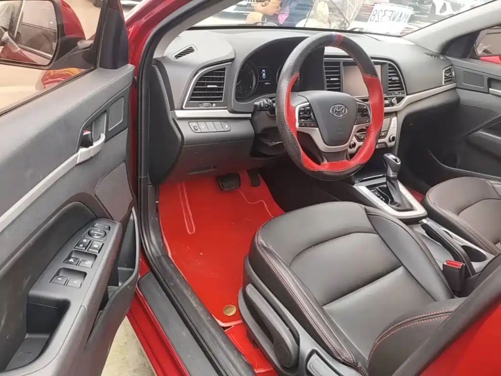 Hyundai Elantra 2019 — фото 16