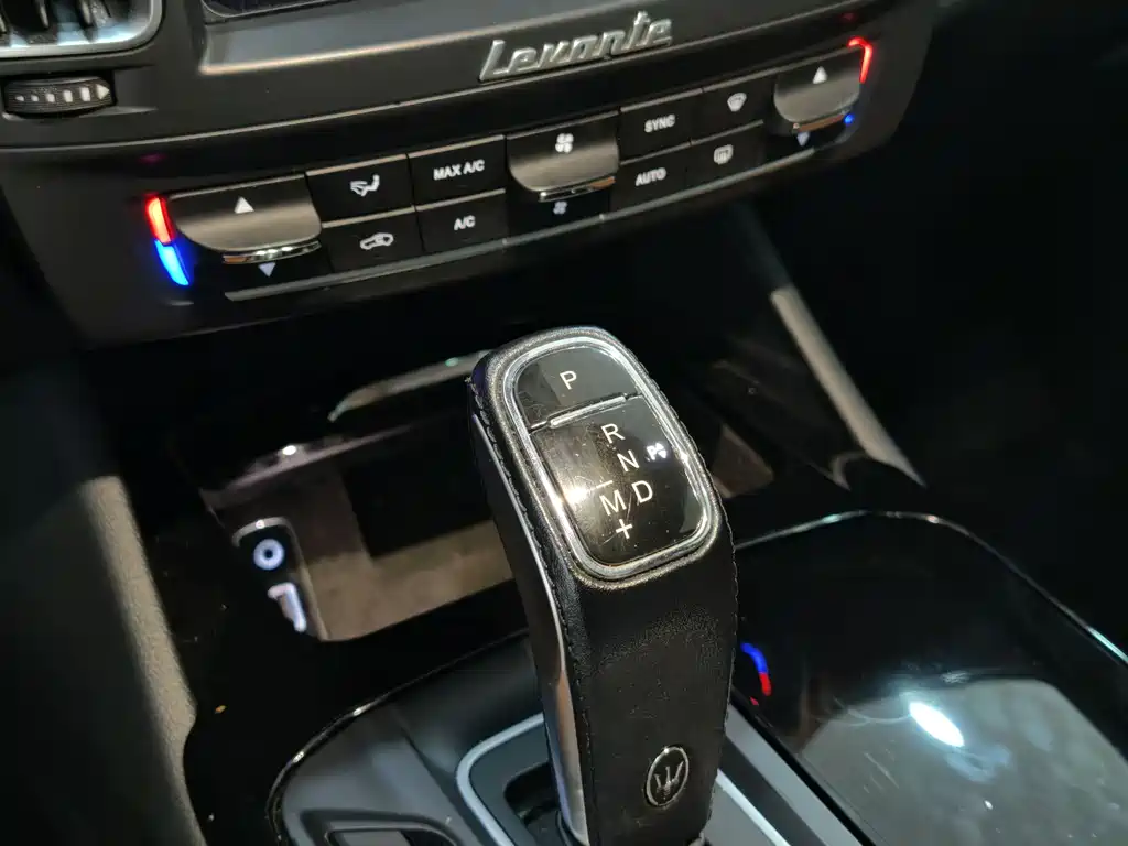 Maserati Levante 2017 — фото 12