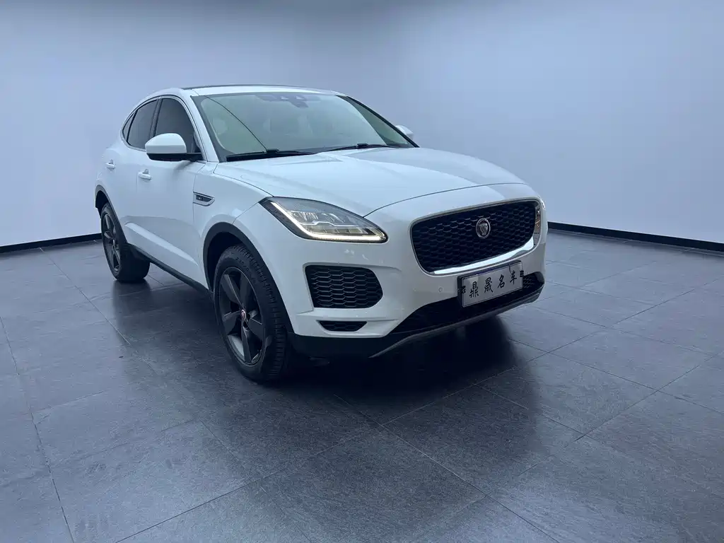 Jaguar E-PACE 2020 — фото 9