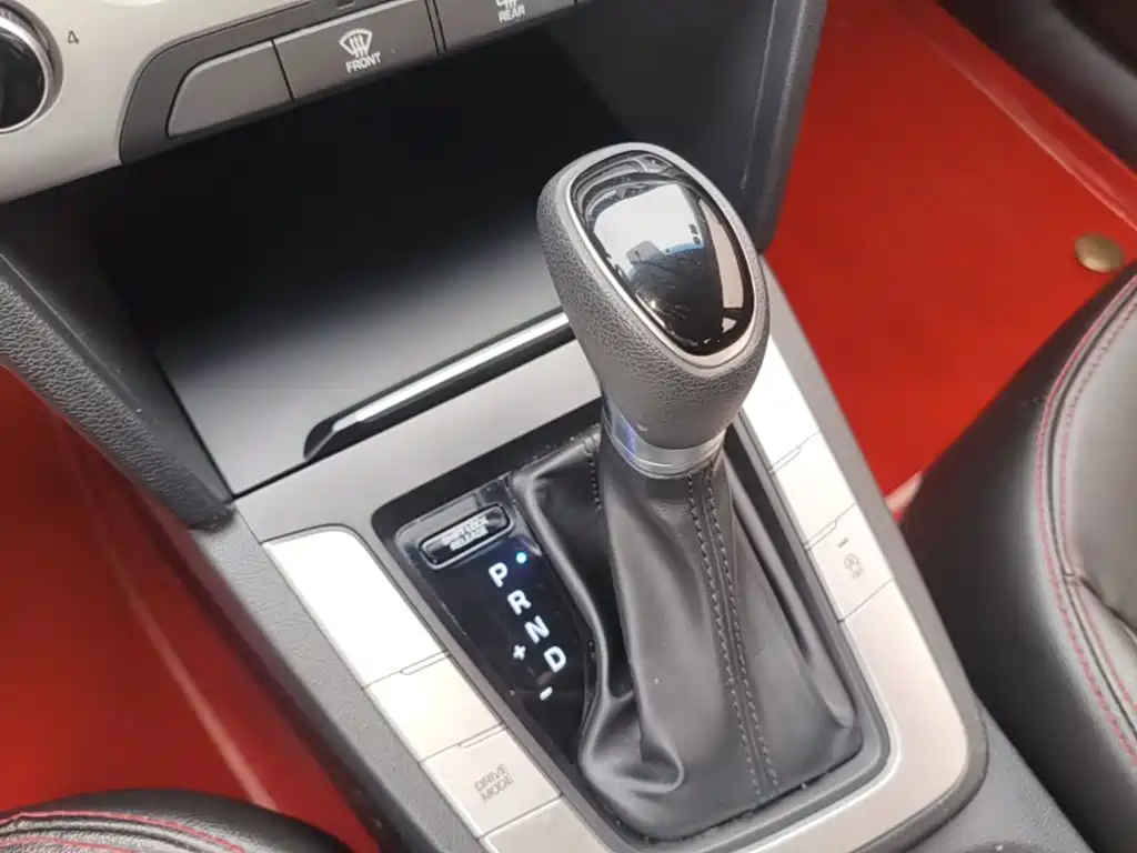Hyundai Elantra 2019 — фото 14