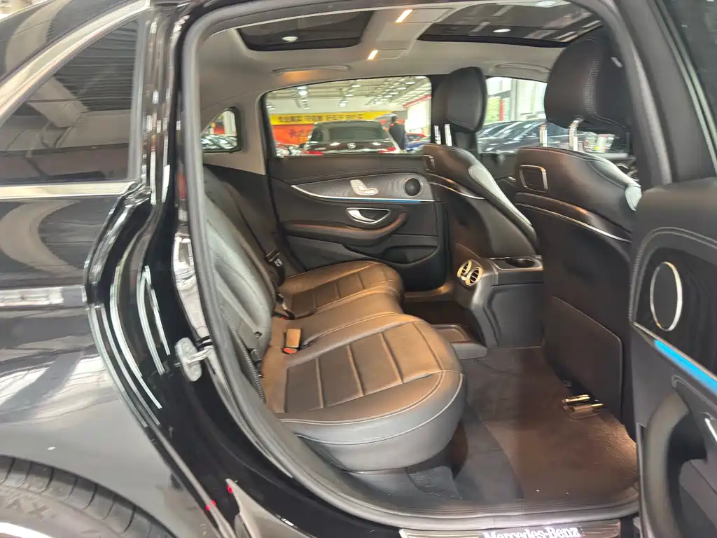Mercedes-Benz E-Class 2018 — фото 11