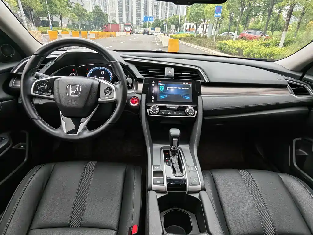 Honda Civic 2019 — фото 6