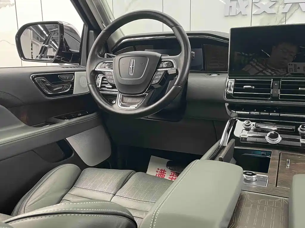Lincoln Navigator 2023 — фото 19