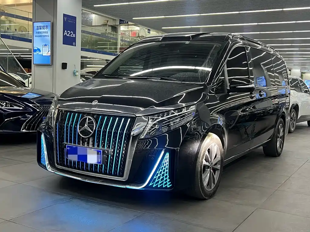 Mercedes-Benz V-Class 2023 — фото 1