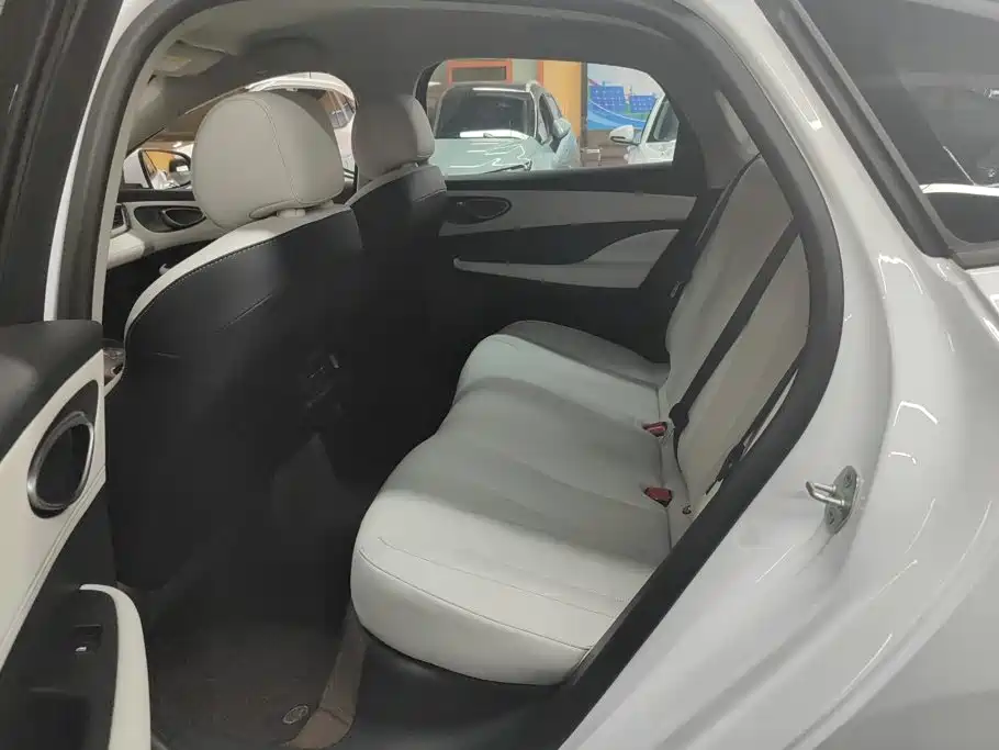 BYD Seal 05 DM-i 2025 — фото 11