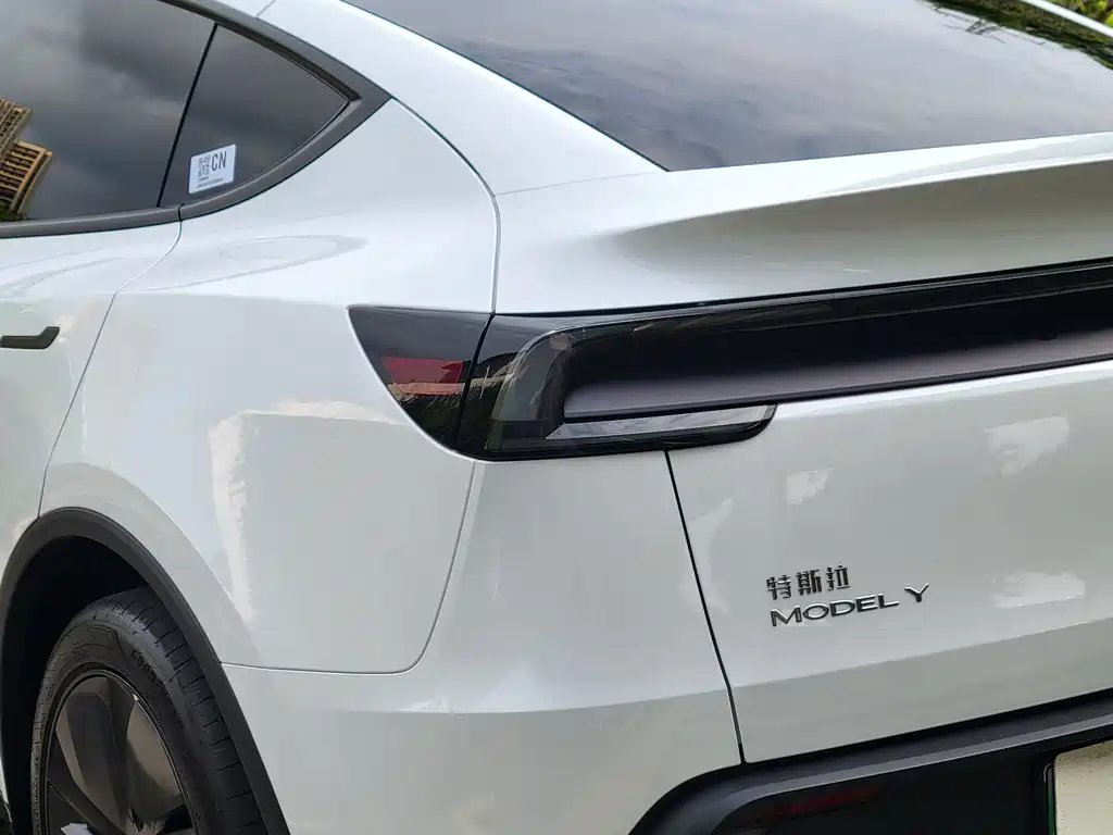 Tesla Model Y 2026 — фото 18