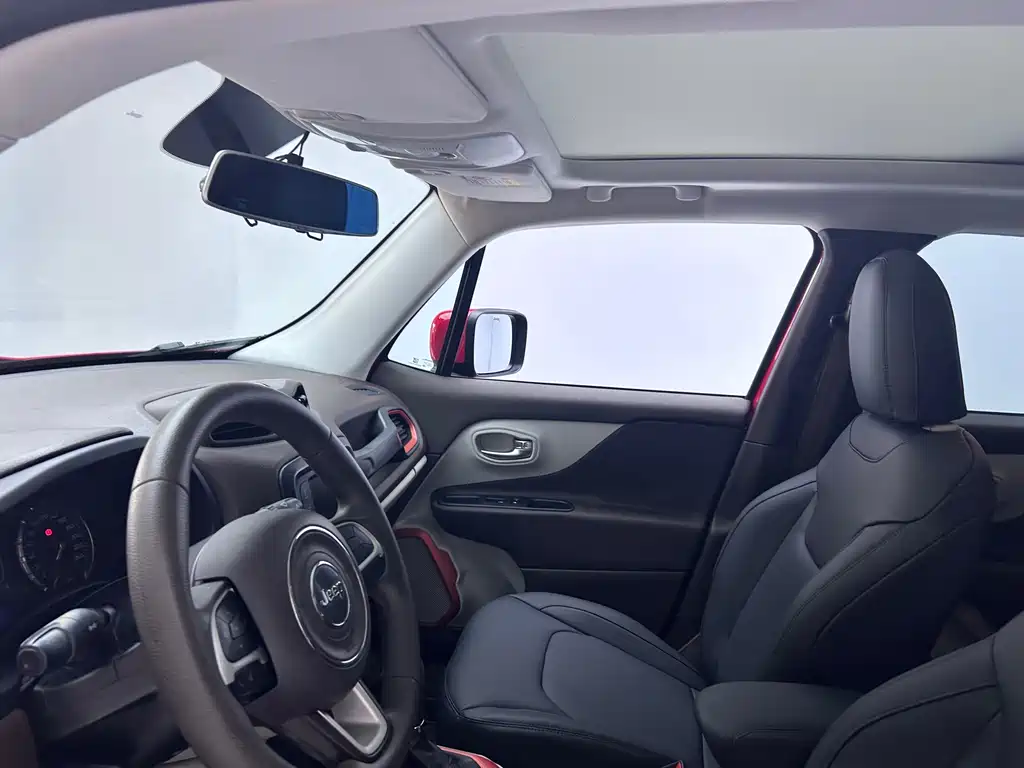Jeep Renegade 2017 — фото 15