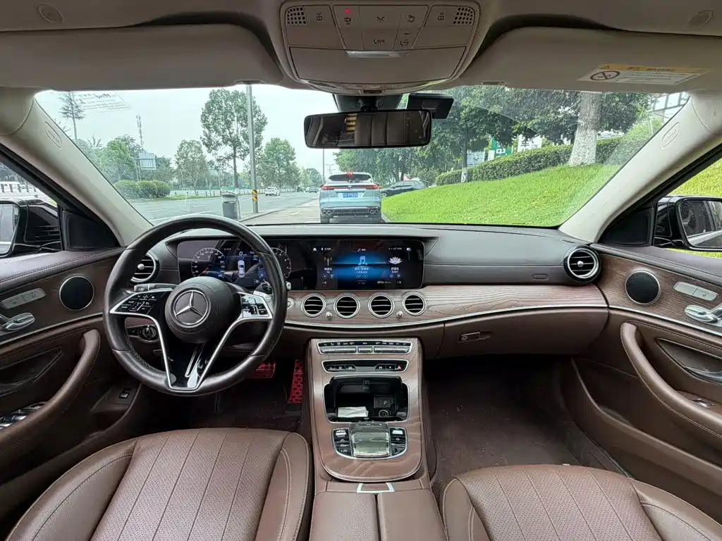 Mercedes-Benz E-Class 2023 — фото 13