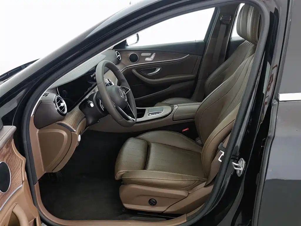 Mercedes-Benz E-Class 2022 — фото 10
